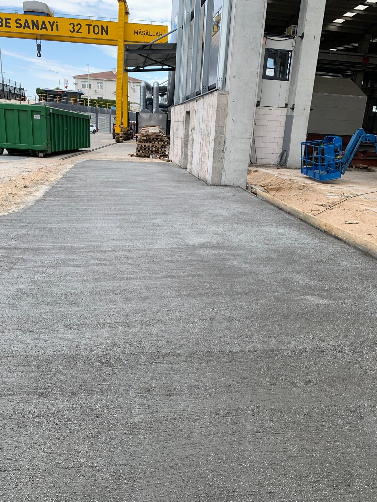 Dis mekan saha betonu firca bitisli kaymaz dayanikli yuzey 2